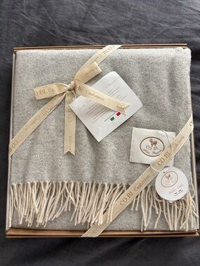 Cashmere (90%) and Silk (10%) Light Gray Throw Blanket CO. BI. Made in Italy